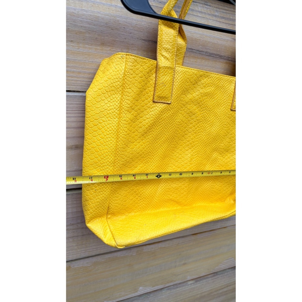 Neiman Marcus Yellow Snakeskin Embossed Faux Leather Tote Bag Front Zip Pockets - Picture 6 of 9